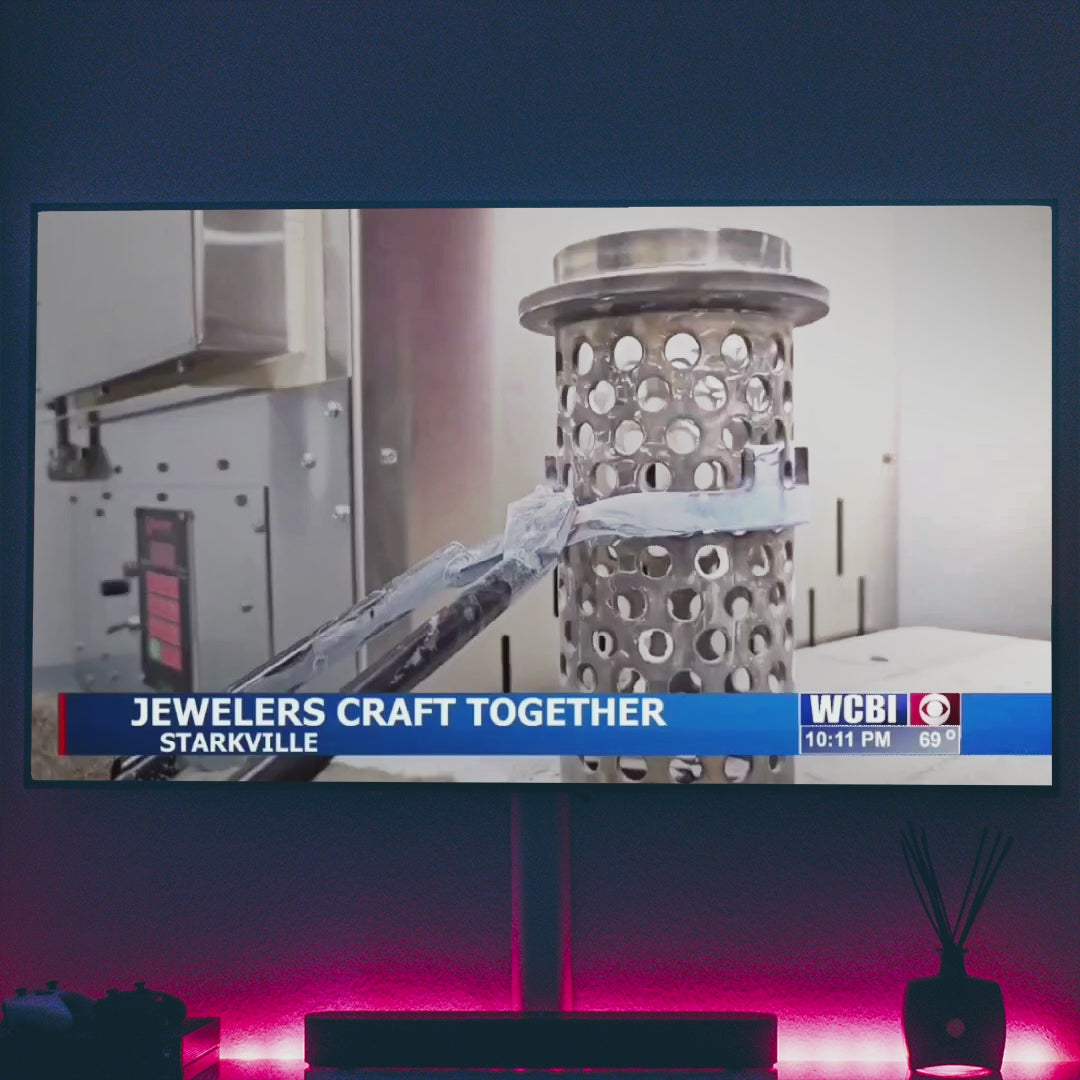 WCBI News covers Xover0 jewelry and their necklace in Netflix's Uglies. 